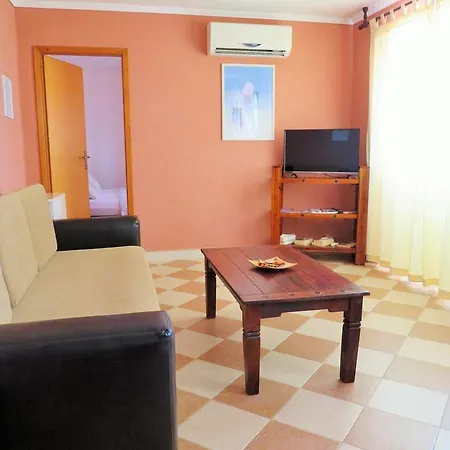 吉瑞斯克公寓 *