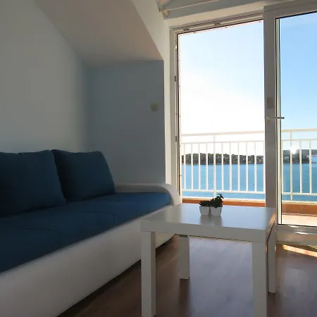 吉瑞斯克公寓 *